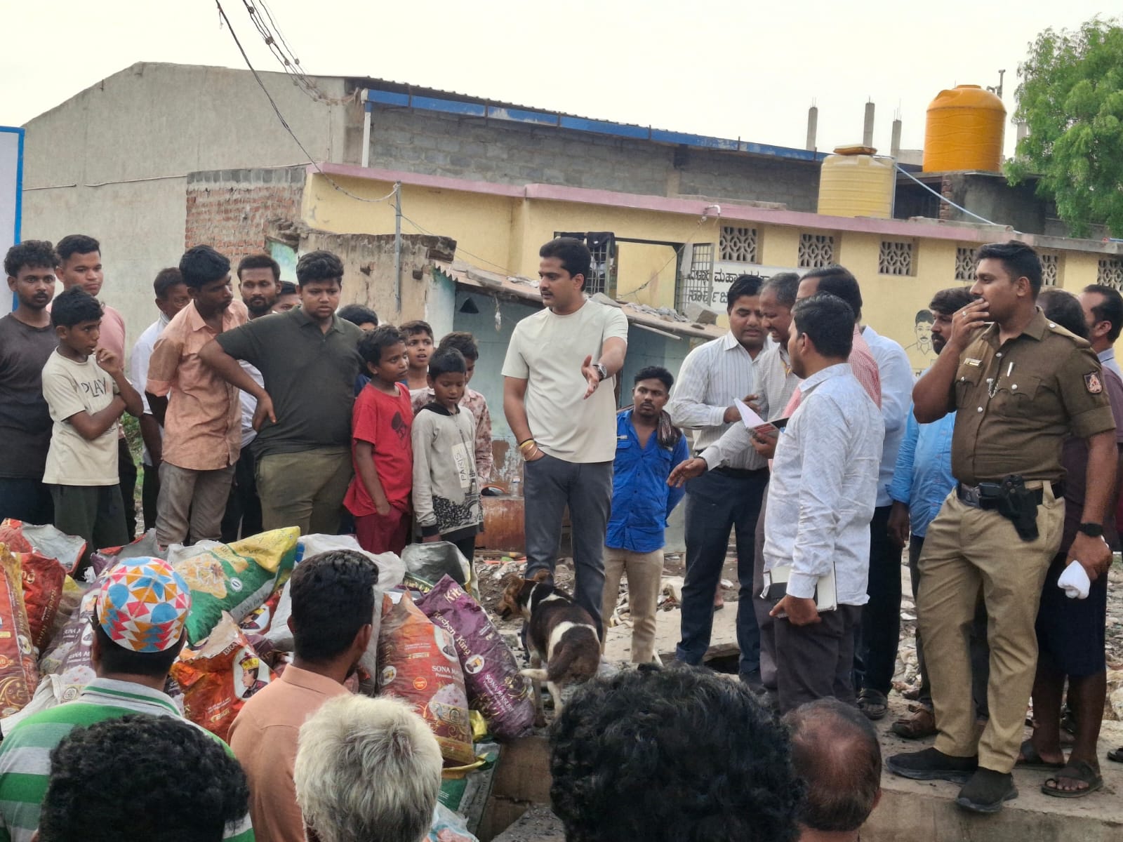 ಮಳೆ ಪೀಡಿತ ಪ್ರದೇಶಗಳಿಗೆ ಶಾಸಕ ನಾರಾ ಭರತ್ ರೆಡ್ಡಿ ಭೇಟಿ, ಪರಿಶೀಲನೆ image