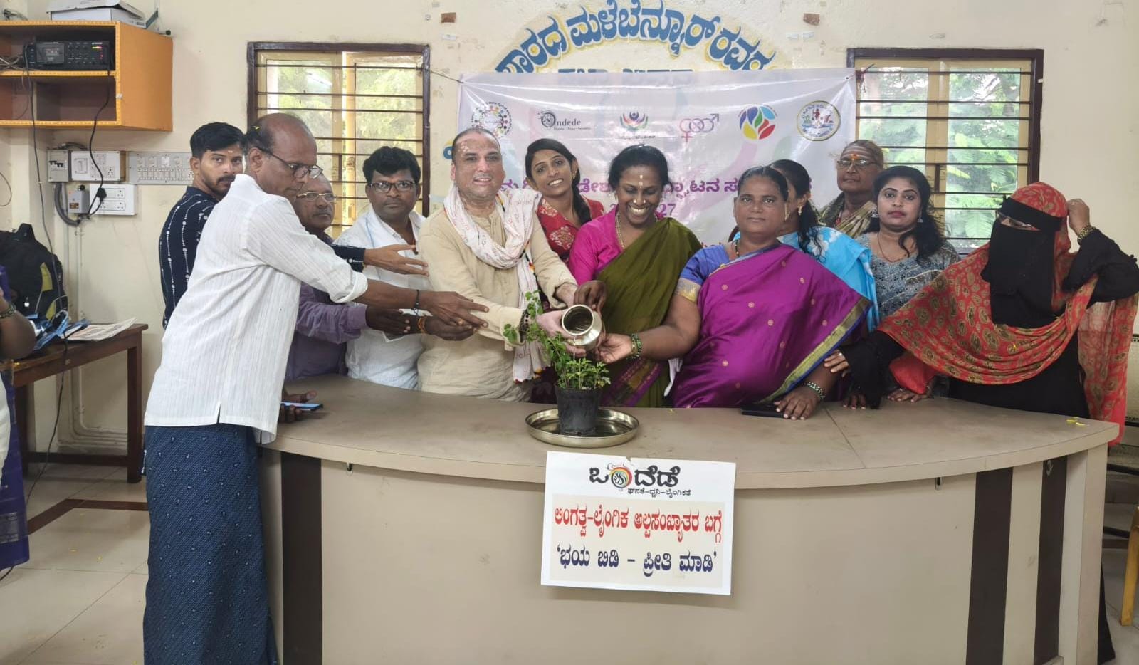 ಬಳ್ಳಾರಿ ಸಮೃದ್ಧಿ ಫೌಂಡೇಶನ್ ಉದ್ಘಾಟನೆ; ಲಿಂಗತ್ವ ಅಲ್ಪಸಂಖ್ಯಾತರು ಸೇರಿದಂತೆ ವಂಚಿತ ಸಮುದಾಯಗಳ ಸಬಲೀಕರಣಕ್ಕೆ ಸಂಕಲ್ಪ image