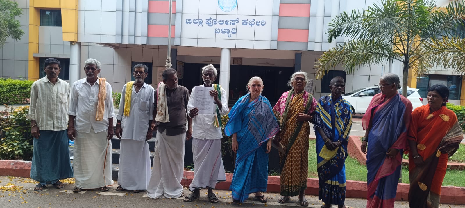 ಸರ್ಕಾರದಿಂದ ಮಂಜೂರಾದ ಕೃಷಿ ಭೂಮಿ ಕಬಳಿಕೆ : ಚರಕುಂಟೆ ಗ್ರಾಮದ 10 ರೈತರ ಆರೋಪ image