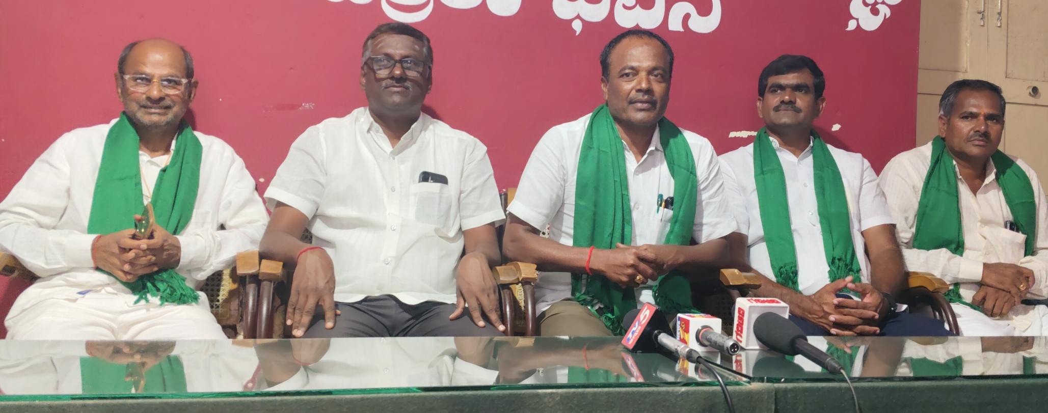 ಜಲಾಶಯದಲ್ಲಿ ನೀರು ಕೊರತೆ: ಸಂಕಷ್ಟ ಸೂತ್ರದಿಂದ ನೀರು ಹರಿಸಿ- ಸರಕಾರ ಮತ್ತು ಐಸಿಸಿ ಸಮಿತಿಗೆ ದೊಡ್ಡಪ್ಪ ದೇಸಾಯಿ ಮನವಿ- ಕಾಡಾ ಕಚೇರಿಯಲ್ಲಿ ನೀರಾವರಿ ಸಲಹಾ ಸಮಿತಿ ಸಭೆ ನಡೆಸಲು ಅಗ್ರಹ image