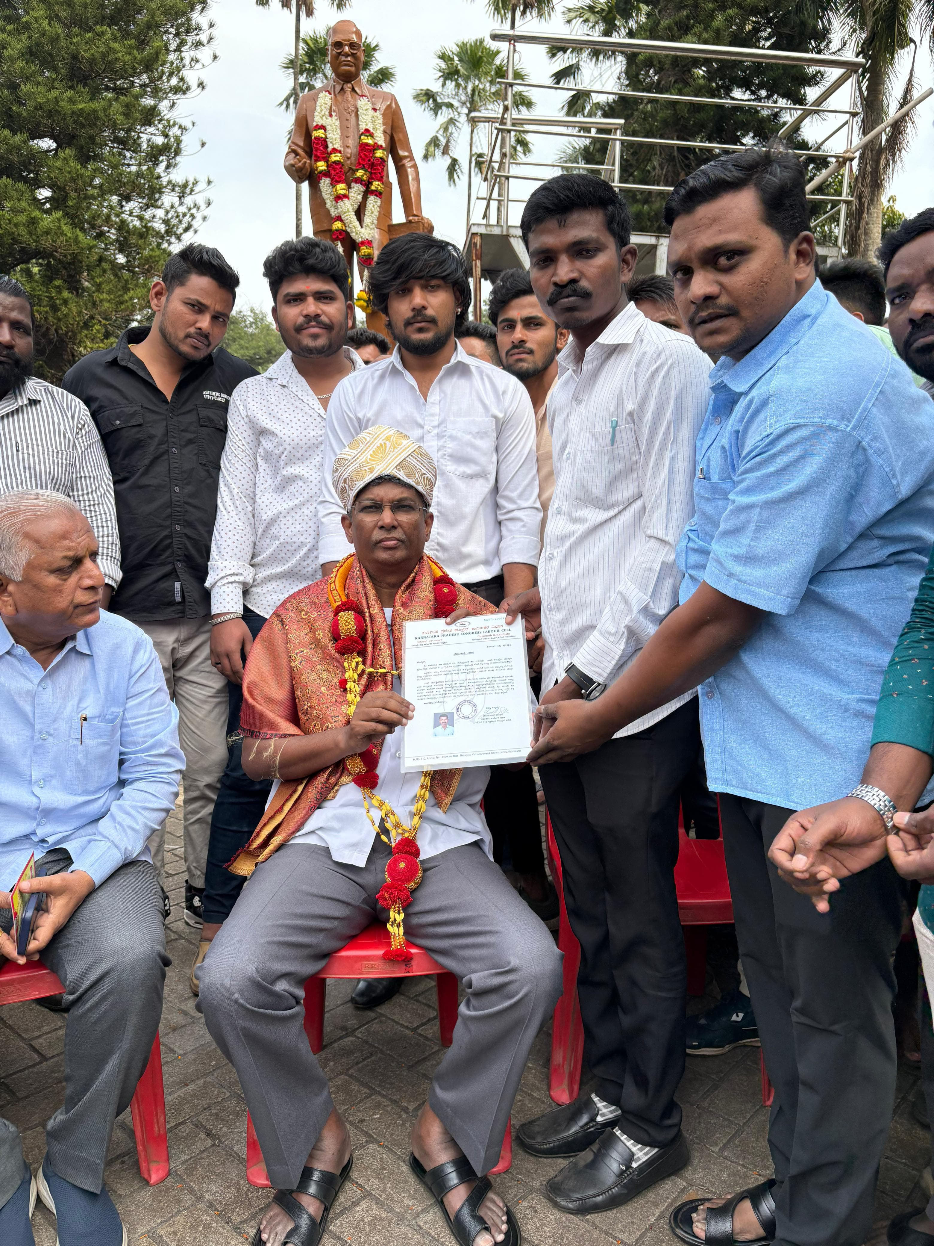 ಶ್ರೀ ಸತೀಶ ಅಣ್ಣಾ ಜಾರಕಿಹೊಳಿ ಅವರ ಆದೇಶದ ಮೇರೆಗೆ ಕರ್ನಾಟಕ ಪ್ರದೇಶ ಕಾಂಗ್ರೆಸ್ ಕಾರ್ಮಿಕರ ವಿಭಾಗದ ಬೆಳಗಾವಿ ಜಿಲ್ಲಾ ಅಧ್ಯಕ್ಷರಾದ ಶ್ರೀ ಮಂಜುನಾಥ ಕಾಂಬಳೆ image